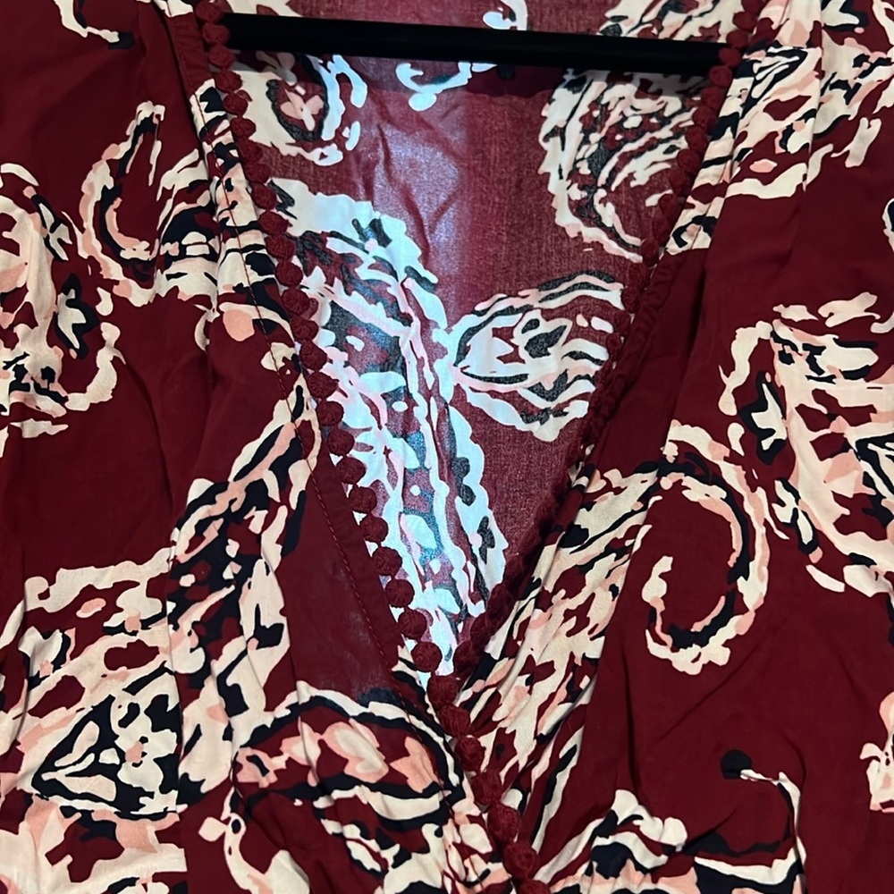 3/$30 Crown & Ivy 2x blouse - Picture 3 of 7